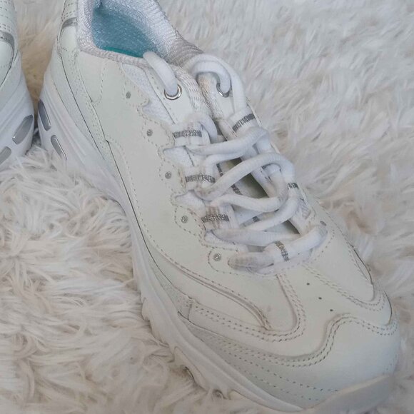 White Fresh Start Skechers D'Lites 6.5 WIDE FIT Air-Cooled Memory Foam NEW - Picture 7 of 10